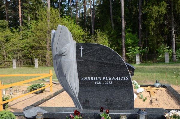 Originalūs paminklai, S. Surgelio įmonė