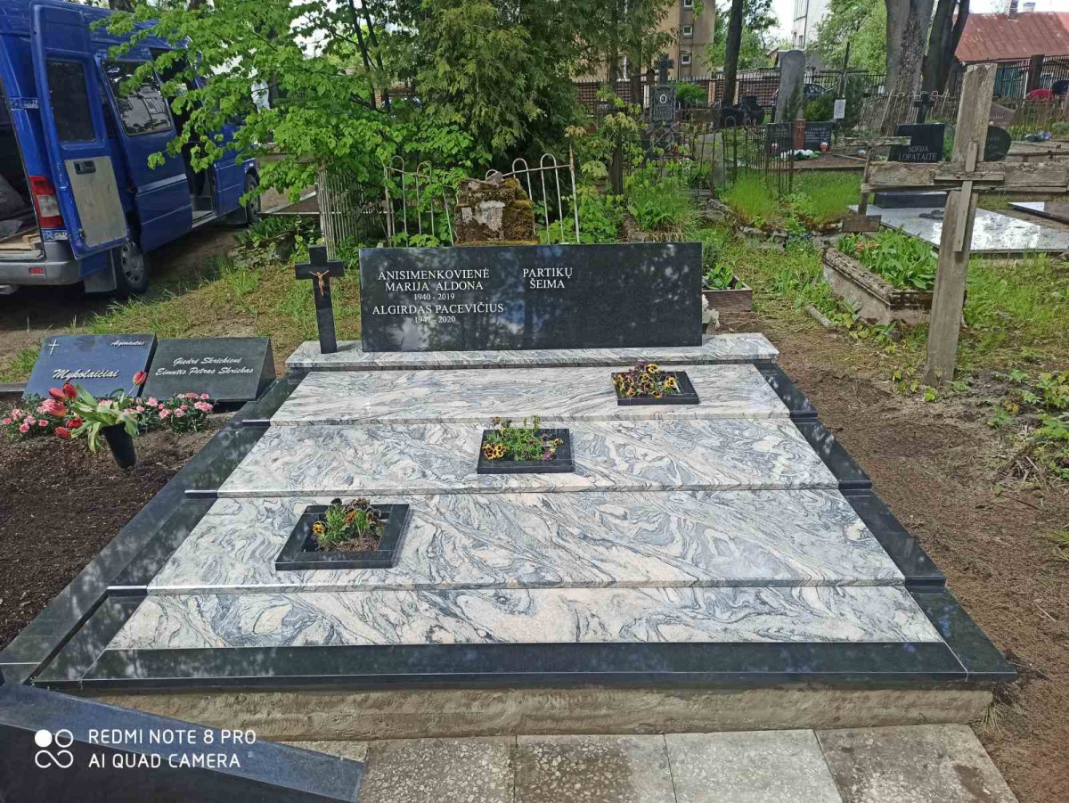 Originalūs paminklai, S. Surgelio įmonė