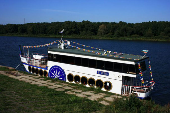 Vytenis, pramogų laivas