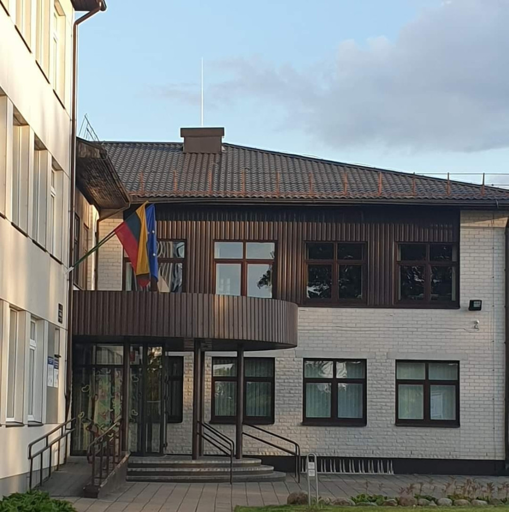 Trakų r. Lentvario Henriko Senkevičiaus gimnazija