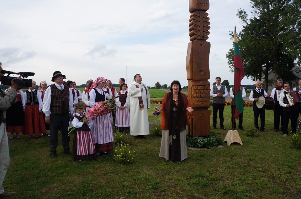 Senųjų kaimo tradicijų kultūros centras
