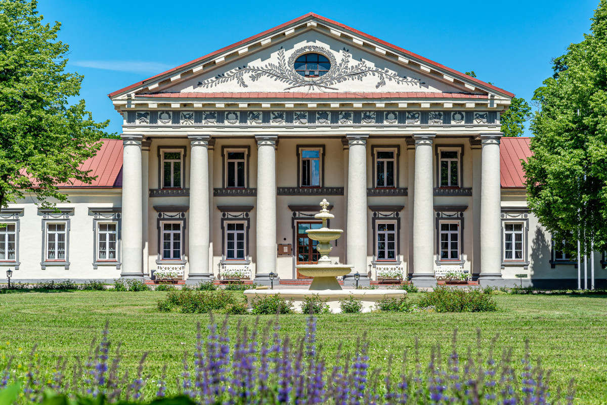 Taujėnų dvaras, UAB