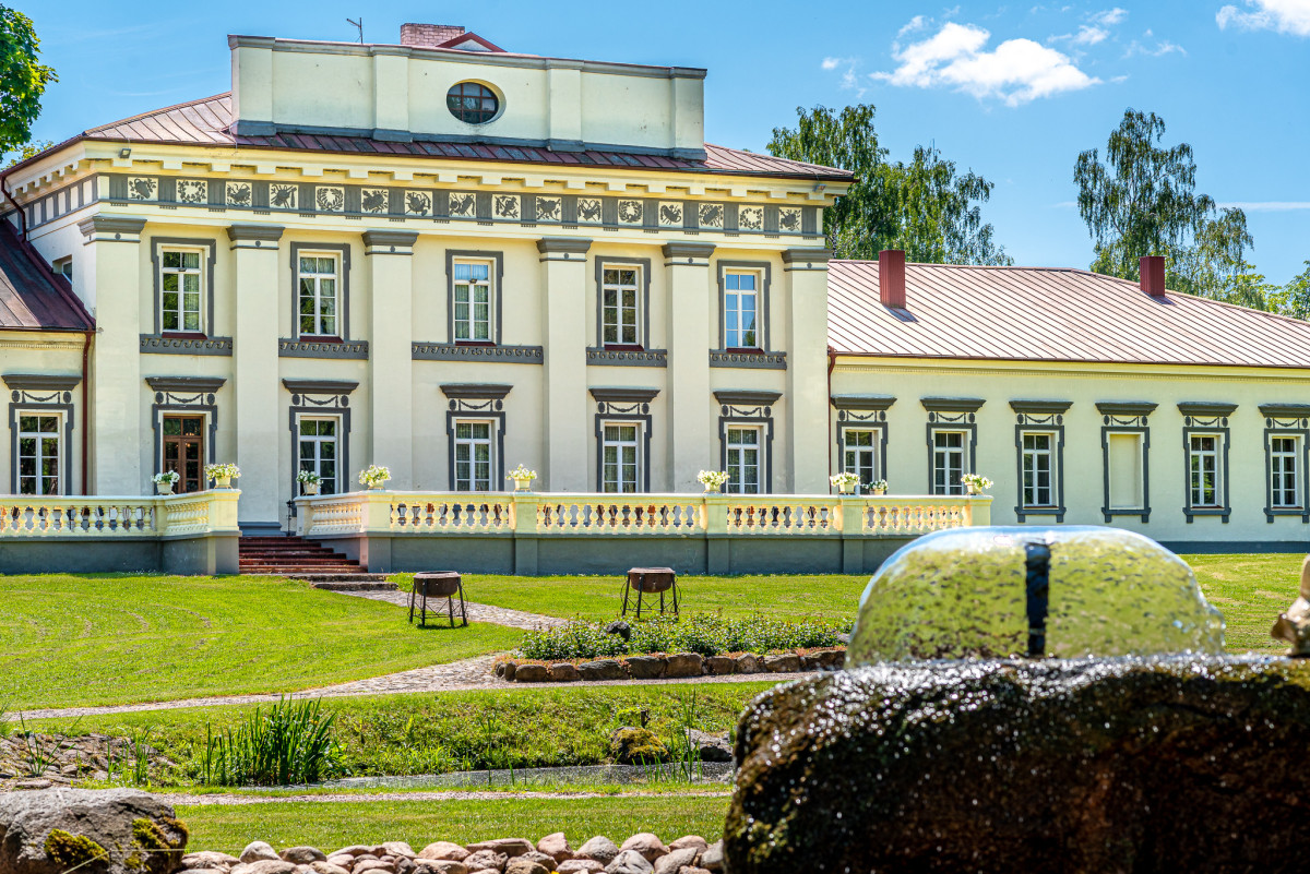 Taujėnų dvaras, UAB