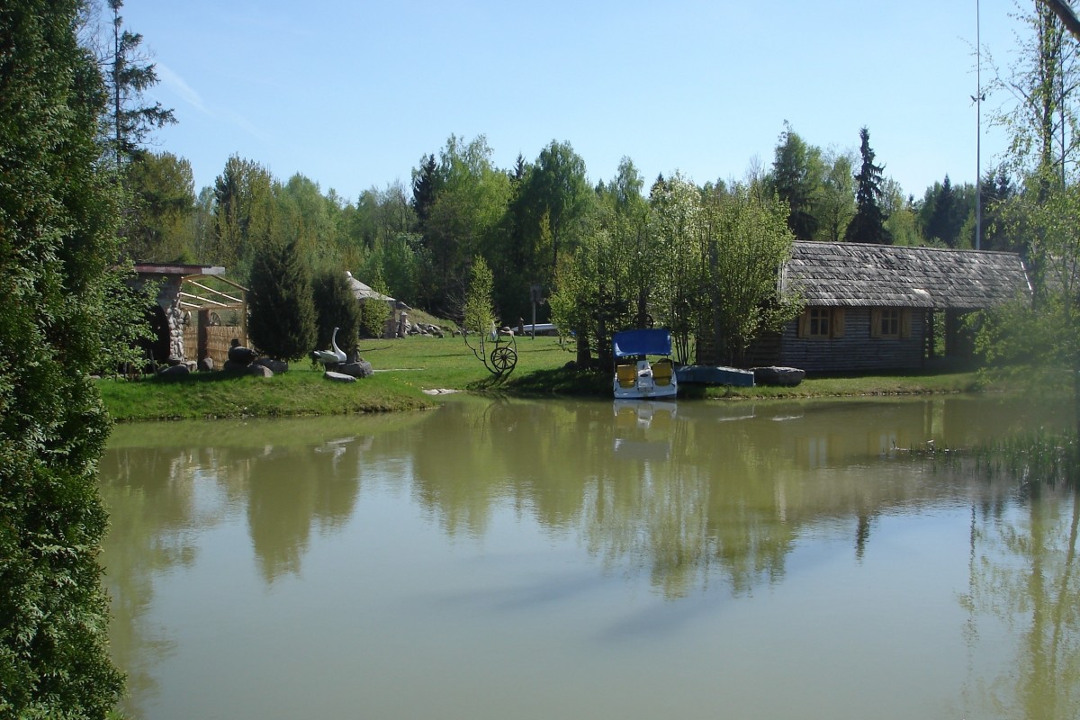 Meškių dvarkiemis