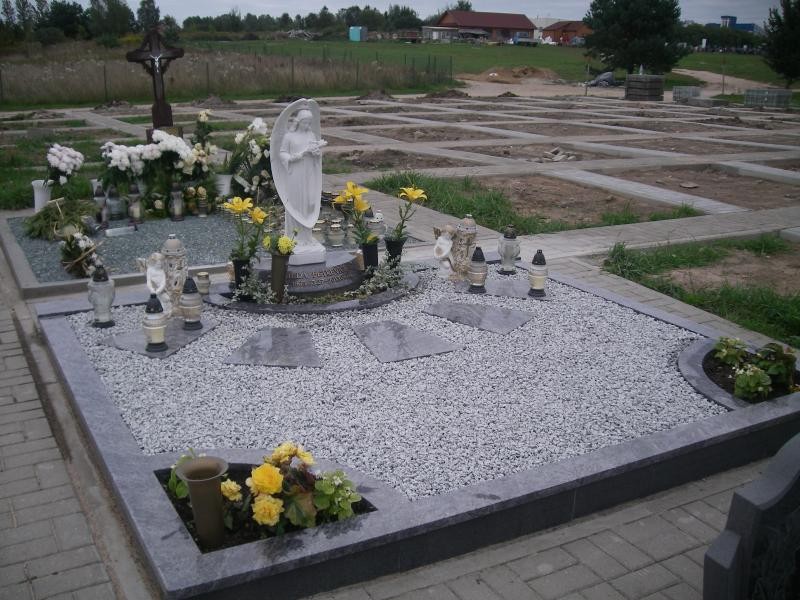 Jašiūnų paminklai