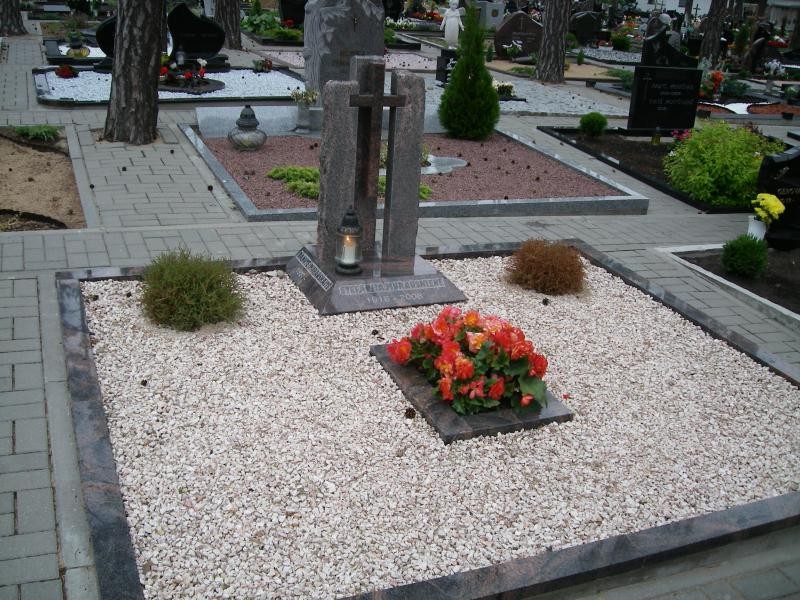 Jašiūnų paminklai
