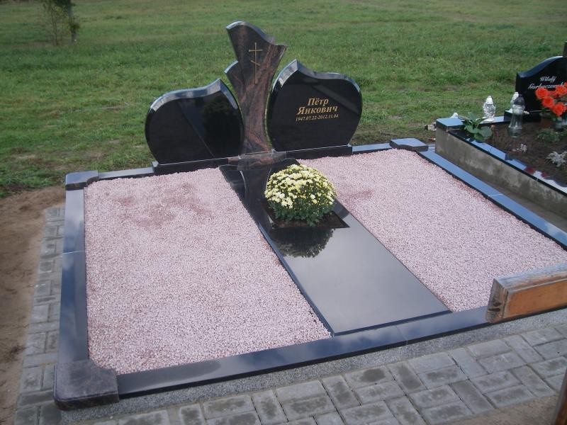 Jašiūnų paminklai
