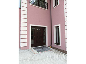 Fiskardiga durys, UAB