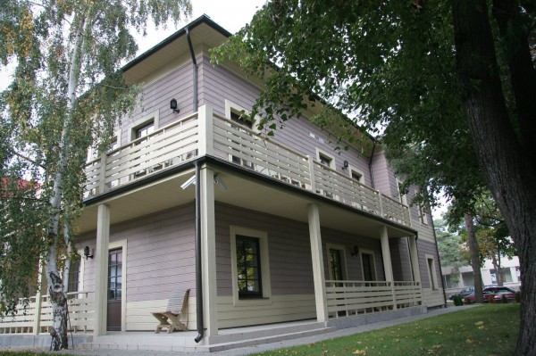 Astoma, vila