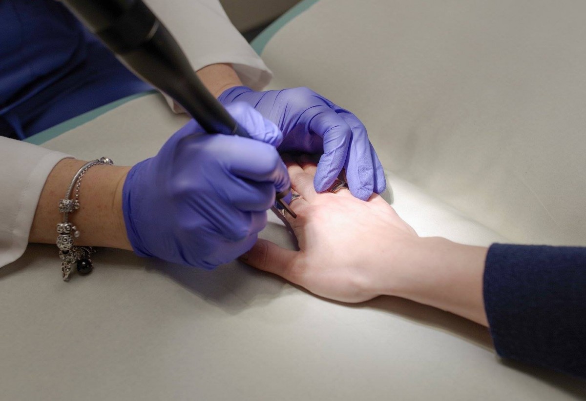 Inovatyvios dermatologijos centras, MB