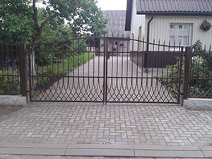 Tvoros, vartai