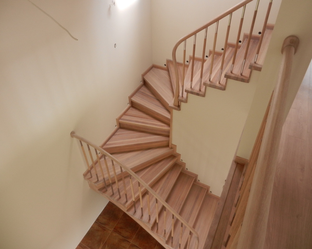 Mediniai laiptai, UAB