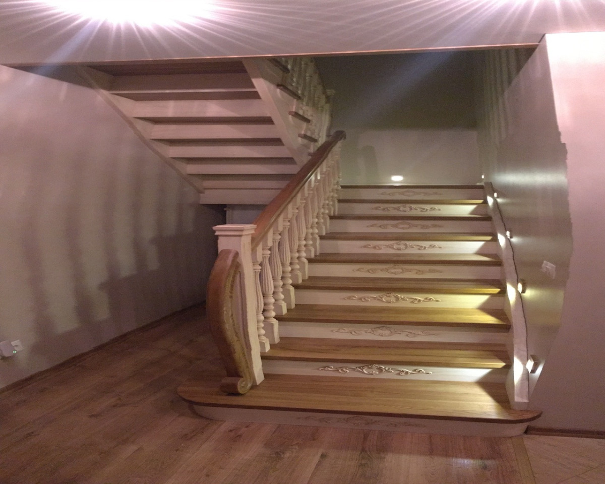 Mediniai laiptai, UAB