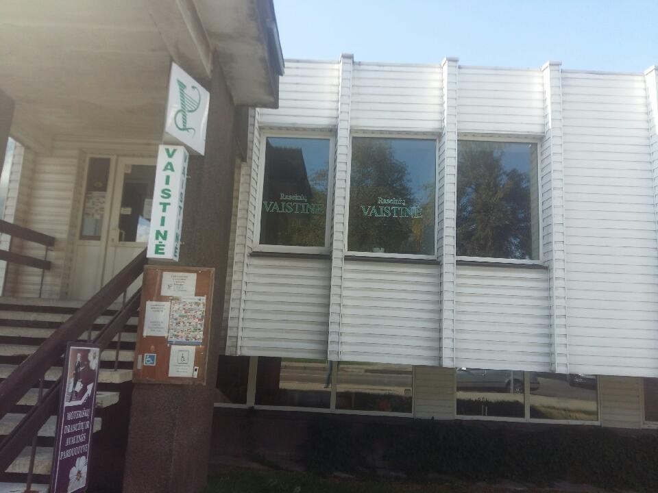 Lietuviški drabužiai ir avalynė, UAB "Raseinių vaistinė"