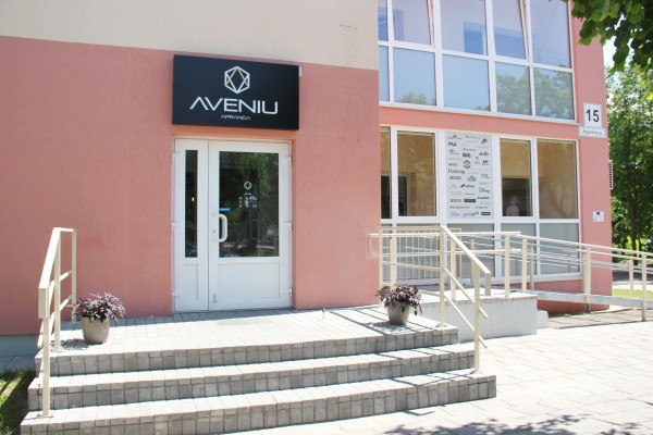 Aveniu, madingų drabužių parduotuvė