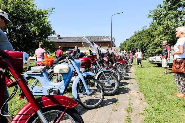 Retromobile, Šeduvos istorinės technikos muziejus, Lietuvos istorinių transporto priemonių išsaugojimo asociacija