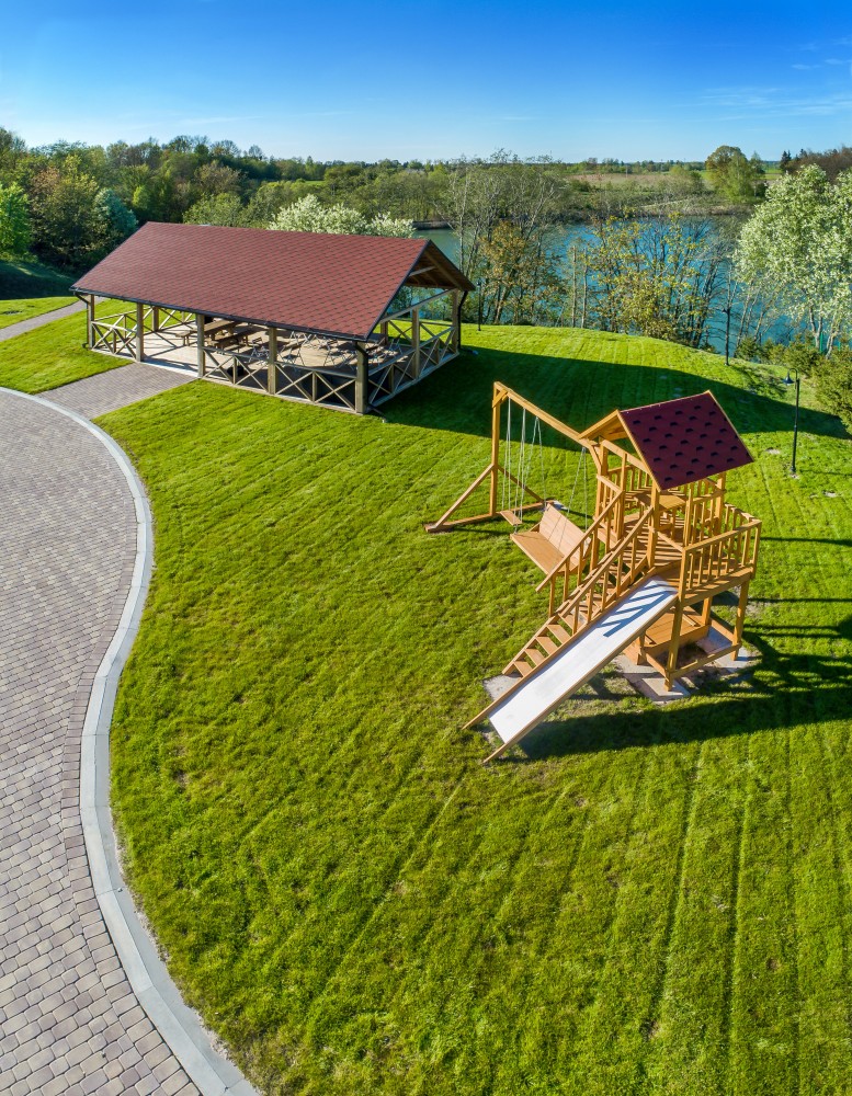 Sodyba ant ežero kranto pas Radvilą
