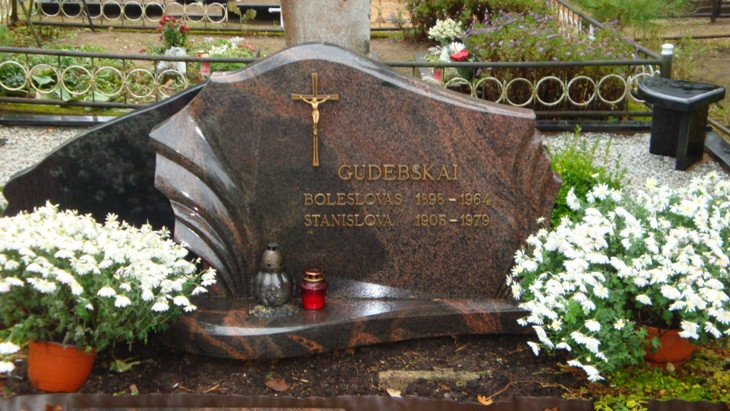 Mariaus paminklai