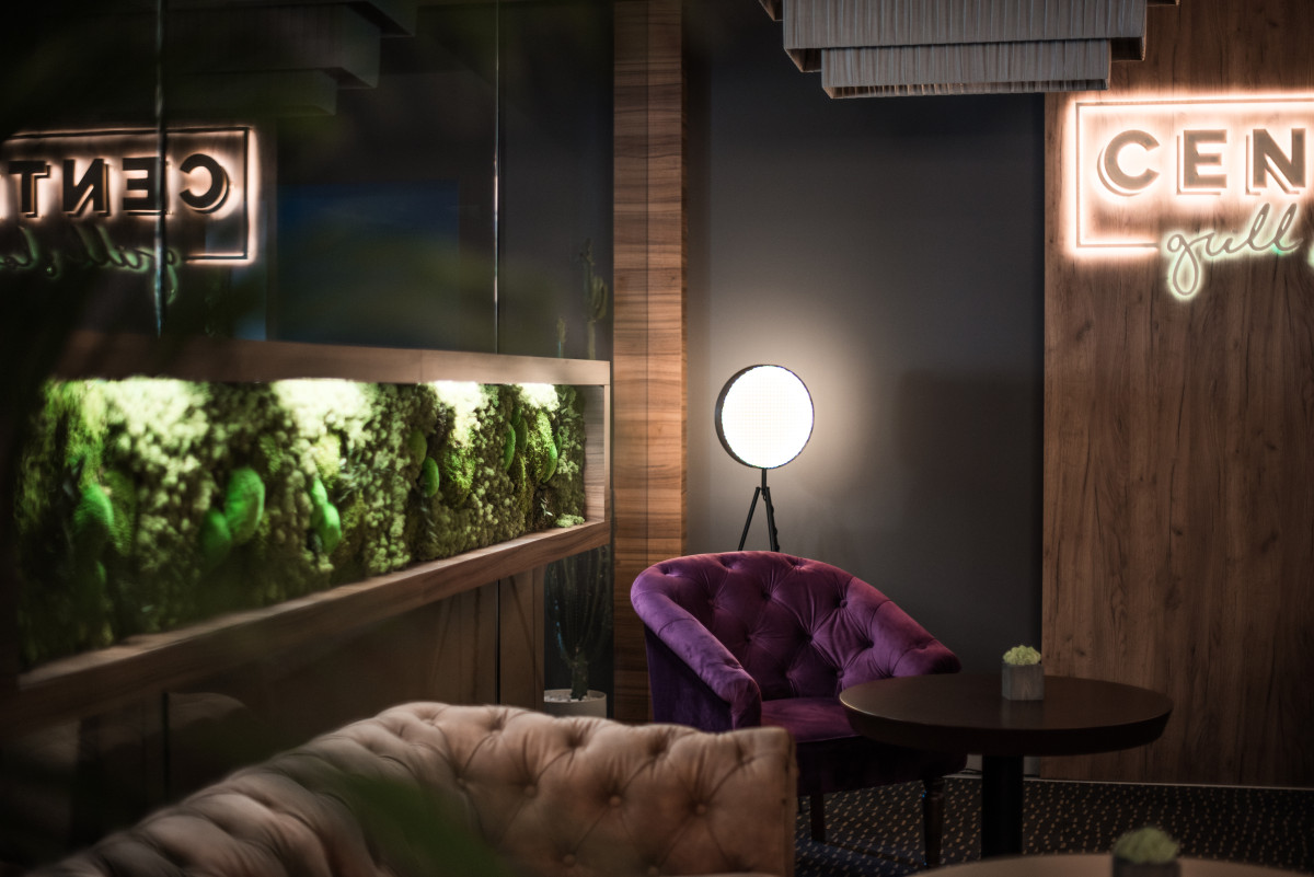 Central grill lounge