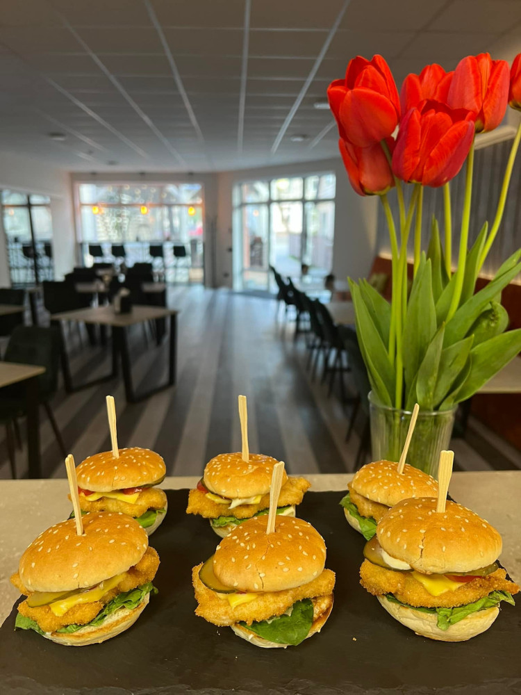 Lounge25, kavinė-baras, MB „Justara“