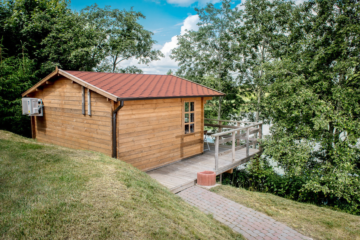 Sodyba ant ežero kranto pas Radvilą, namelių nuoma