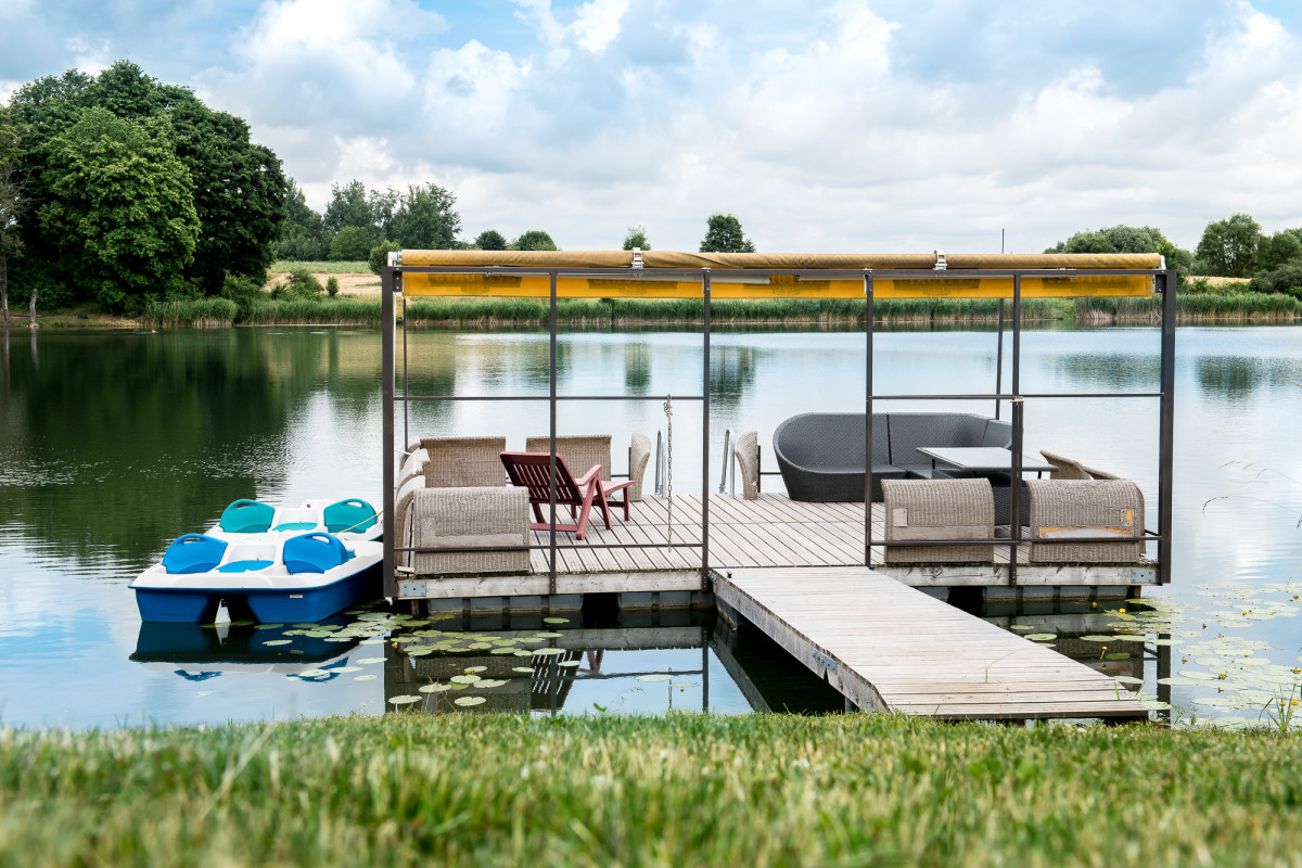 Sodyba ant ežero kranto pas Radvilą, namelių nuoma