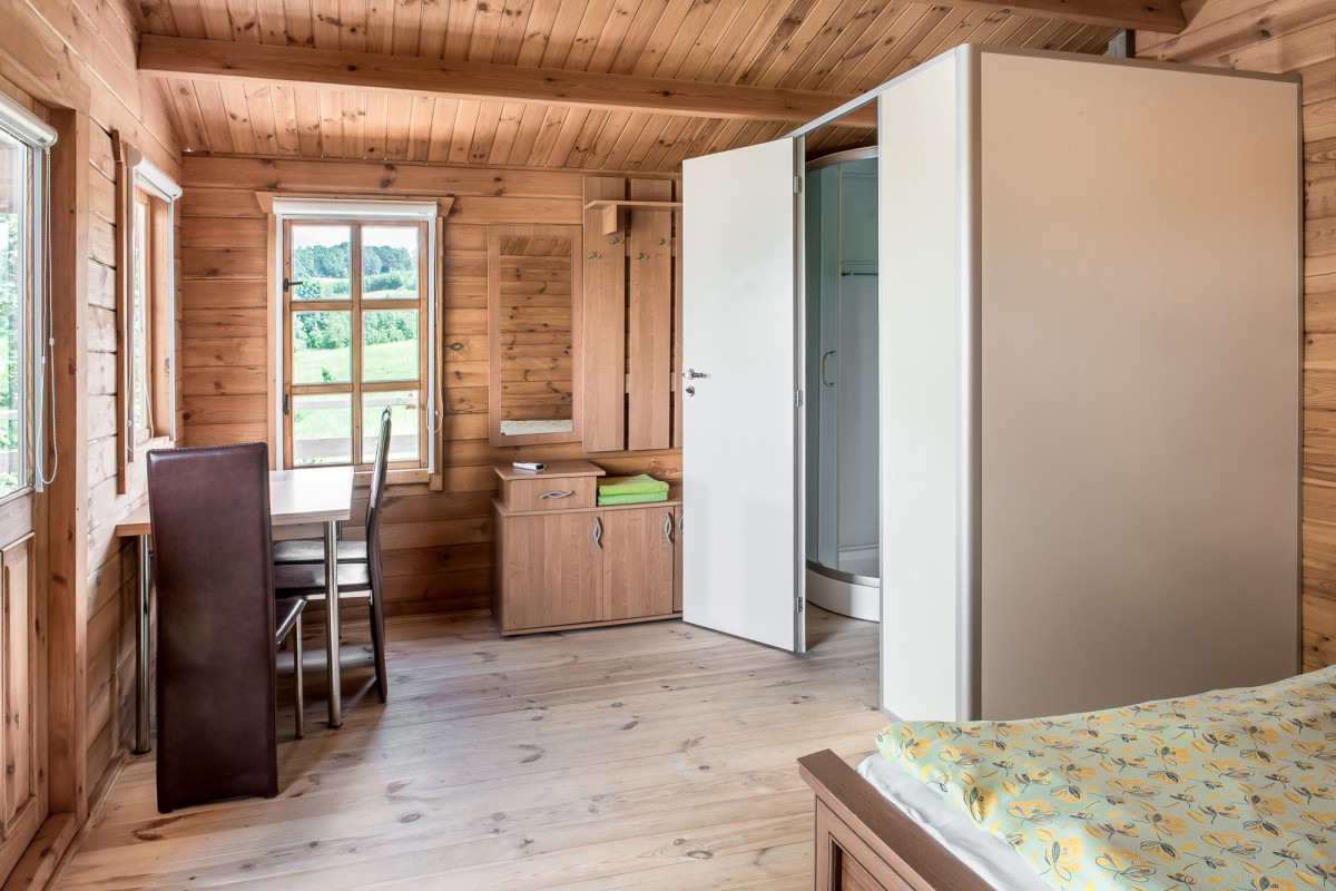 Sodyba ant ežero kranto pas Radvilą, namelių nuoma