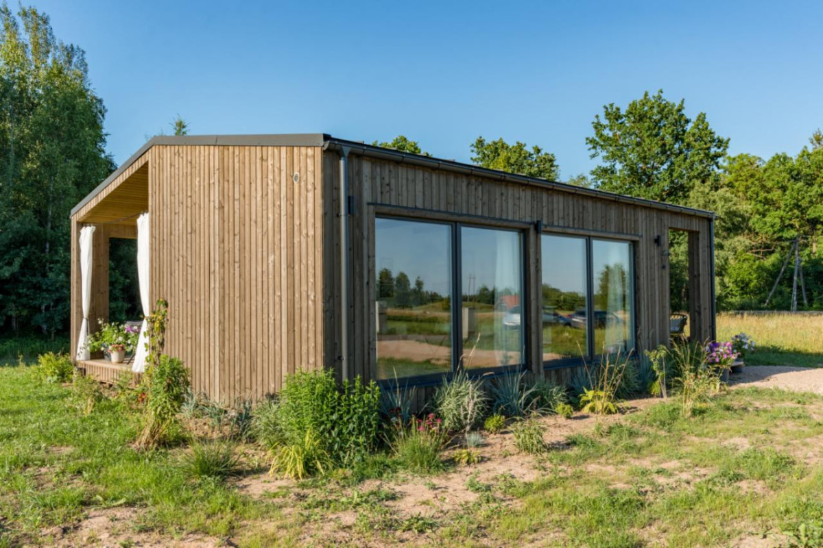 Karkasas, MB