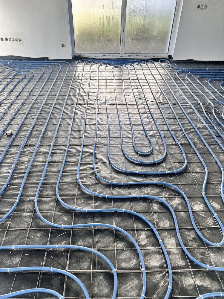 Apdailos komanda, UAB