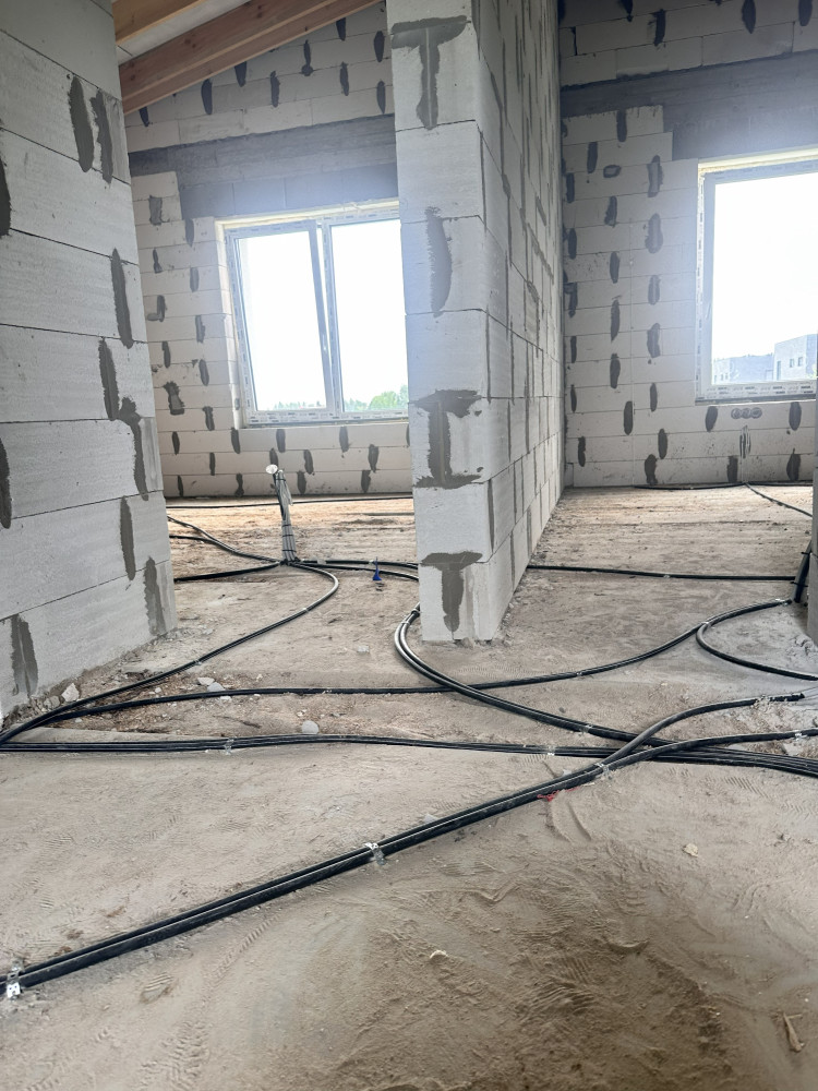 Apdailos komanda, UAB