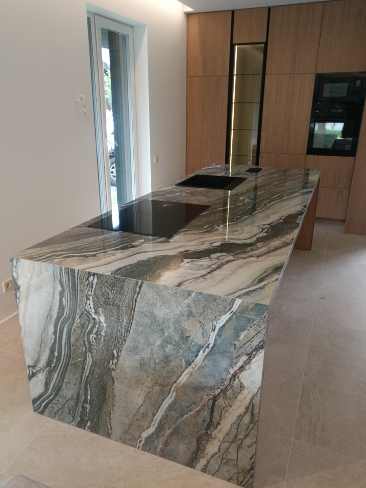 Akmens standartas, MB