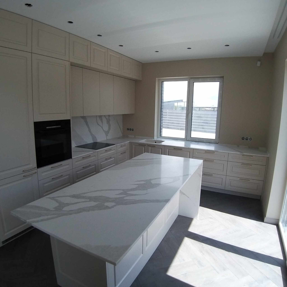 Akmens standartas, MB