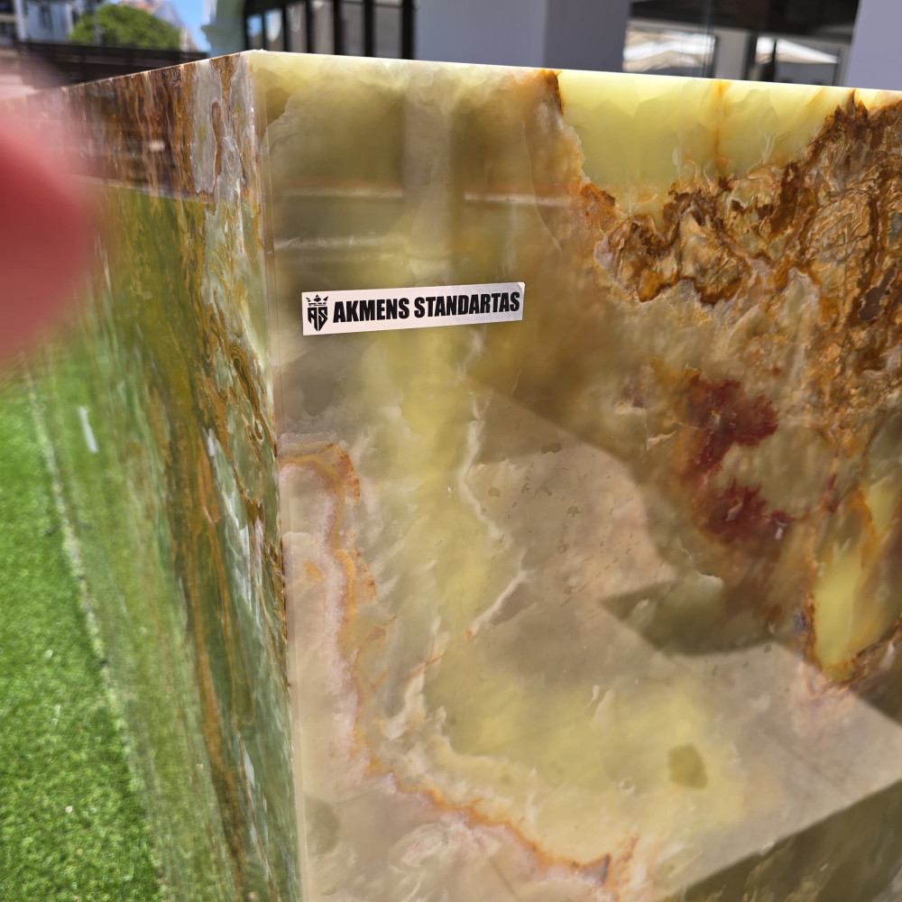 Akmens standartas, MB