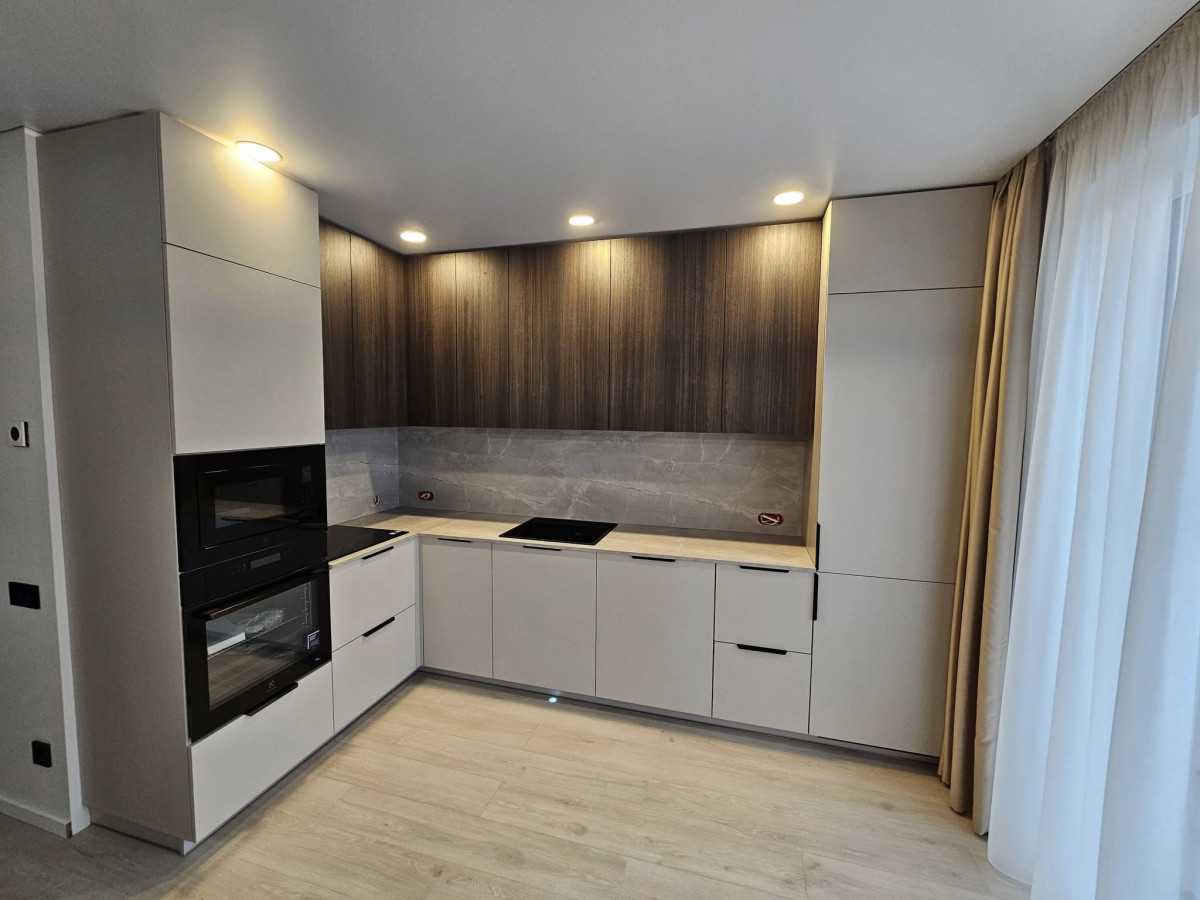 Uostamiesčio baldai, MB