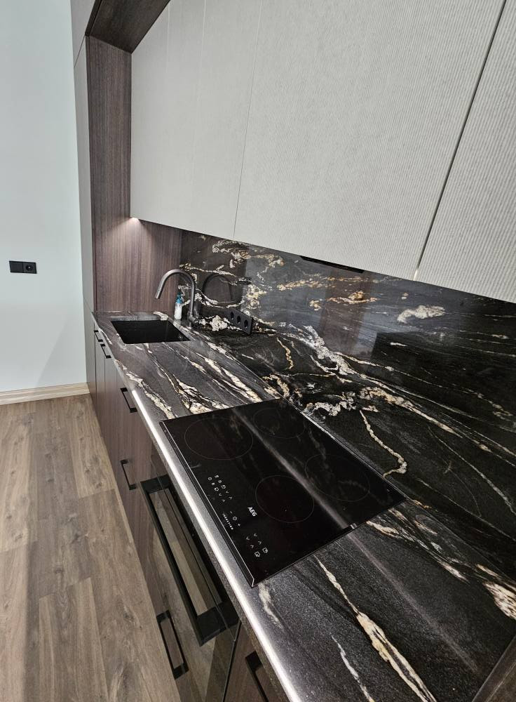 Uostamiesčio baldai, MB