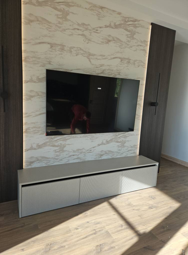 Uostamiesčio baldai, MB