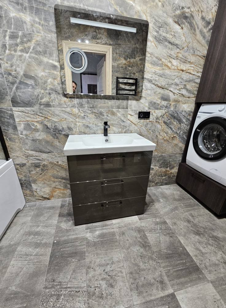 Uostamiesčio baldai, MB