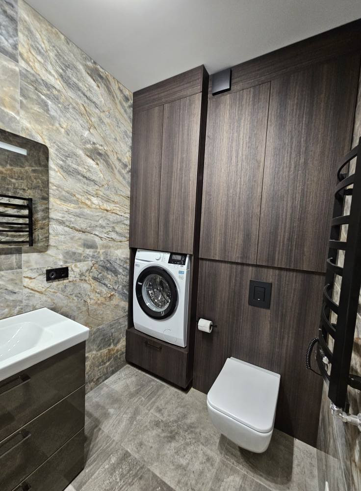 Uostamiesčio baldai, MB