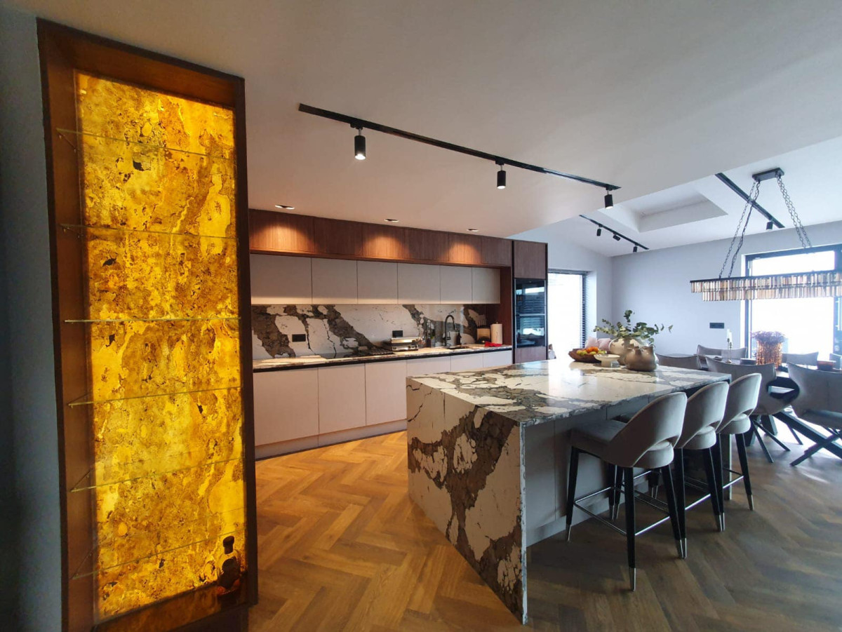 Balajano slėnio baldai, MB