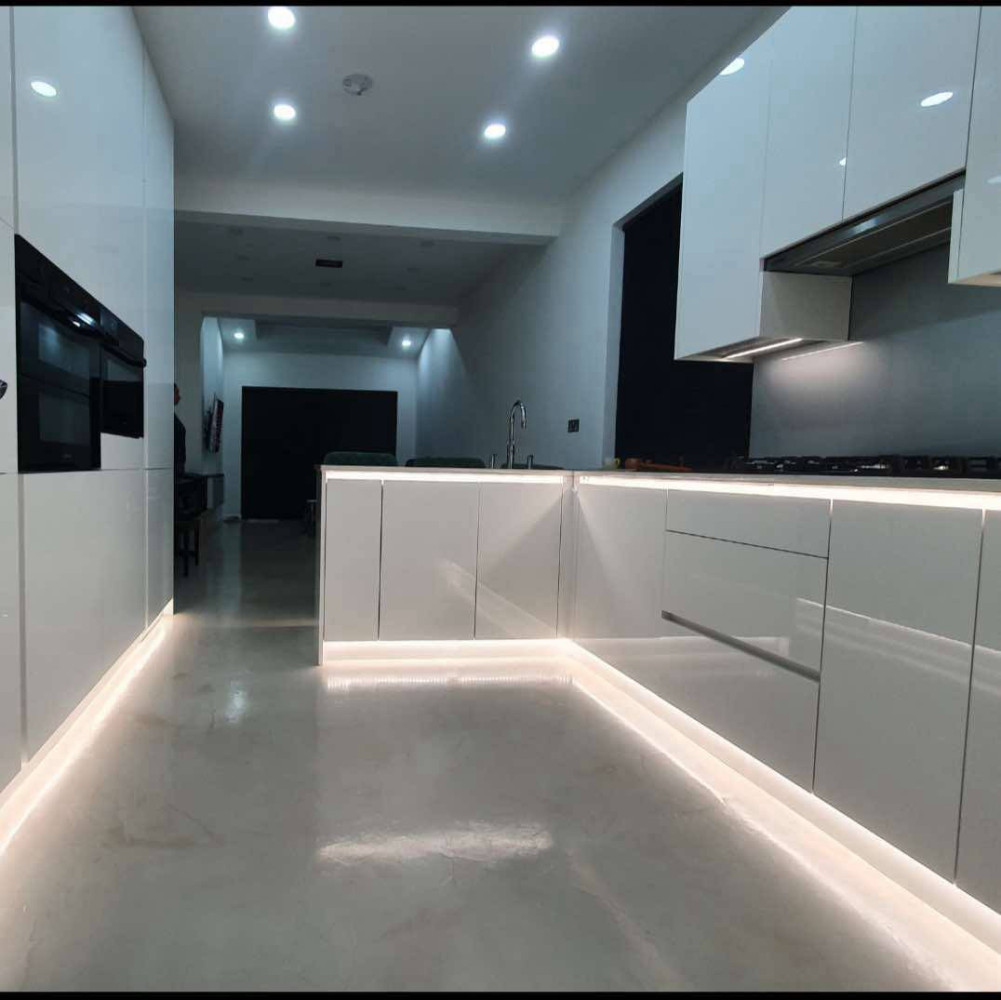 Balajano slėnio baldai, MB