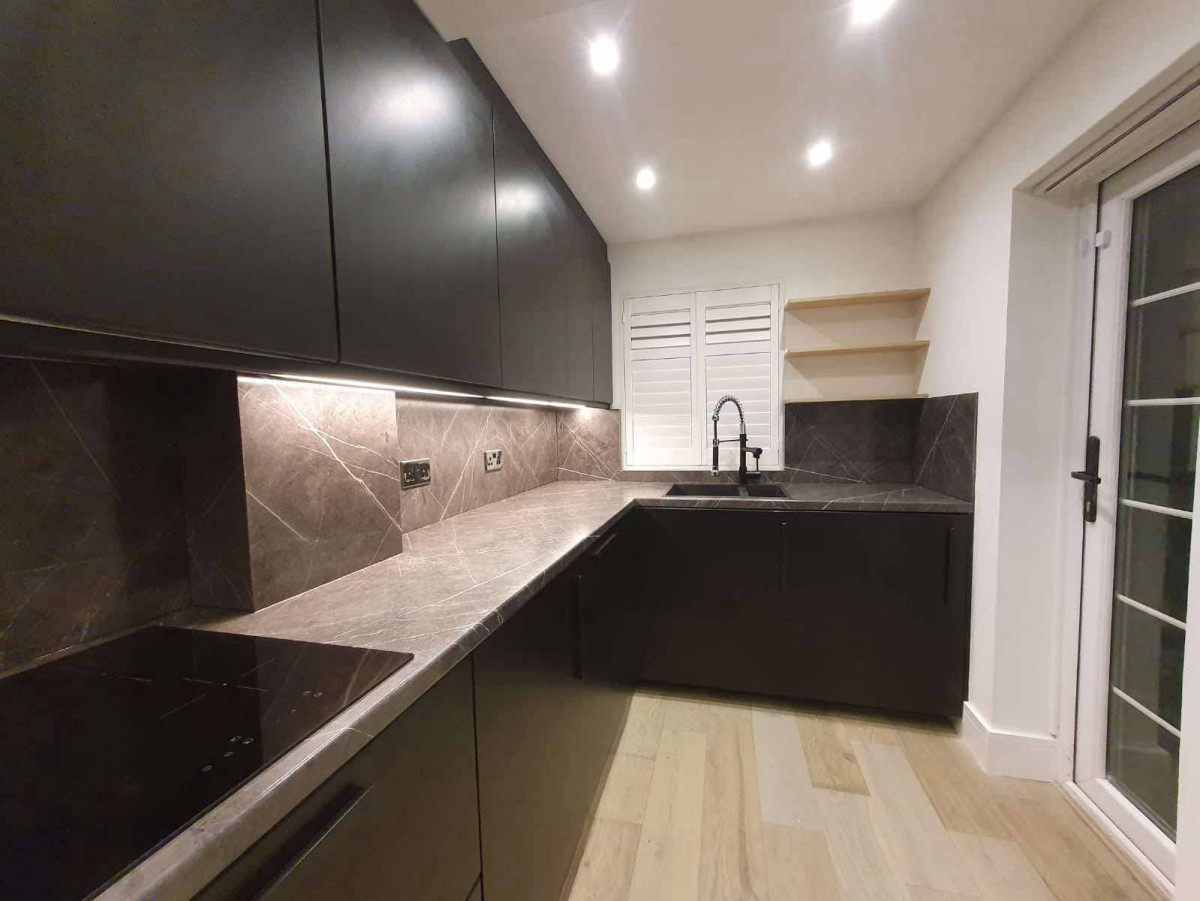 Balajano slėnio baldai, MB