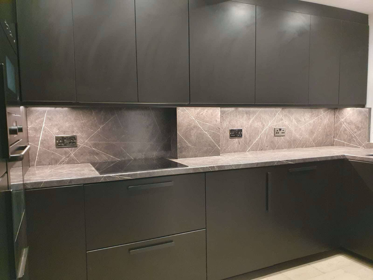 Balajano slėnio baldai, MB