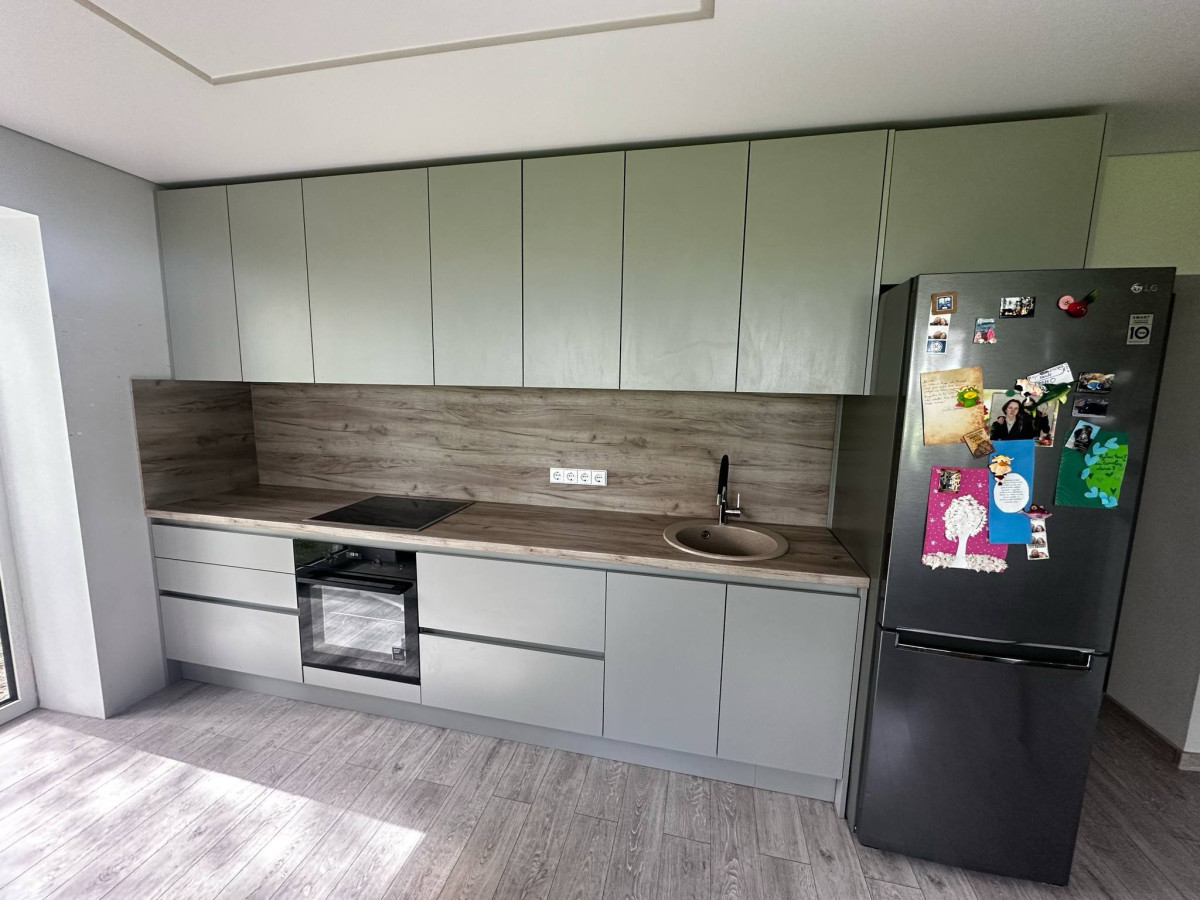 Balajano slėnio baldai, MB