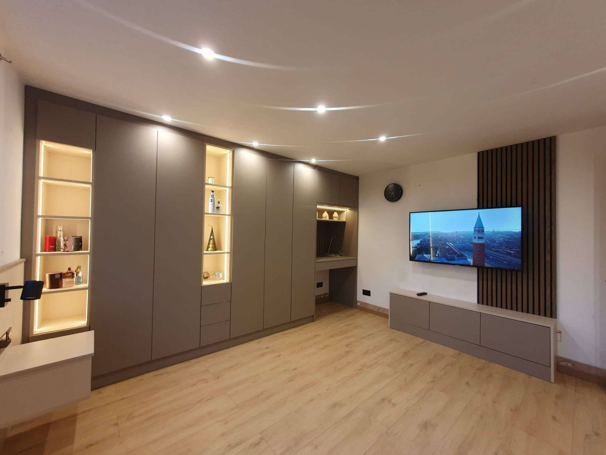 Balajano slėnio baldai, MB