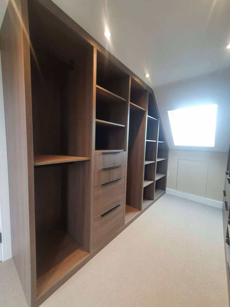 Balajano slėnio baldai, MB