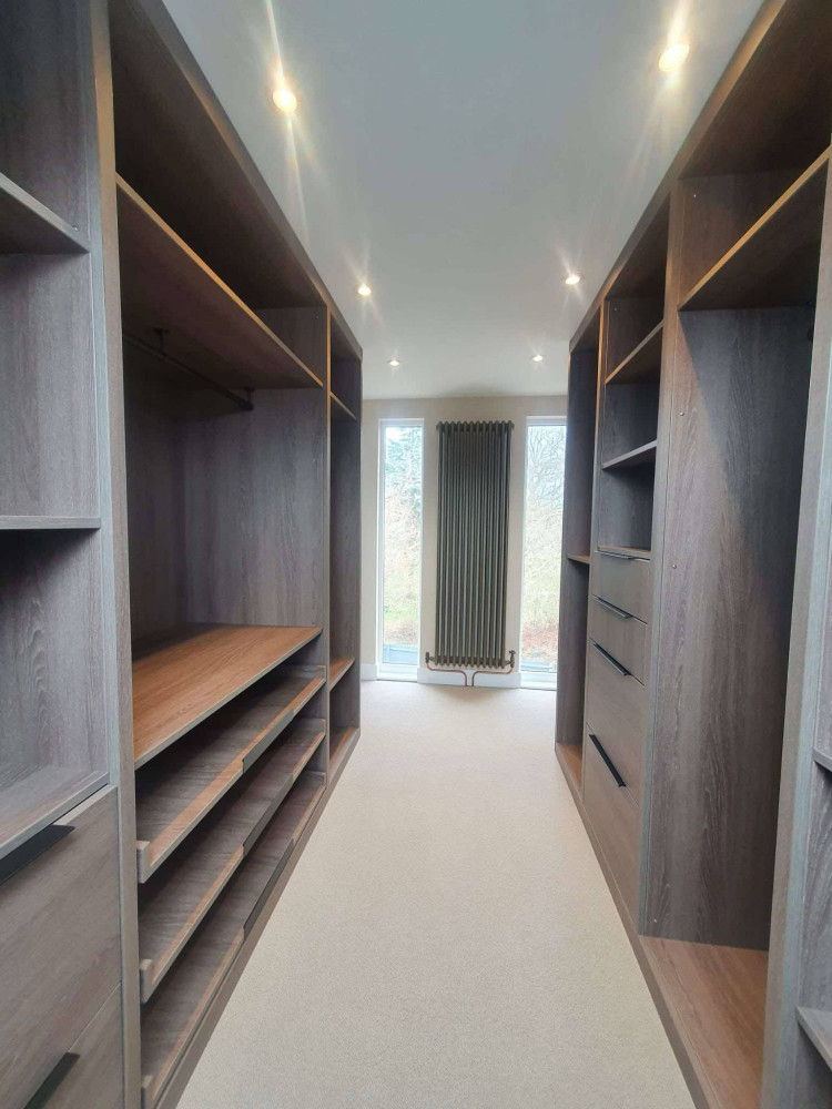 Balajano slėnio baldai, MB