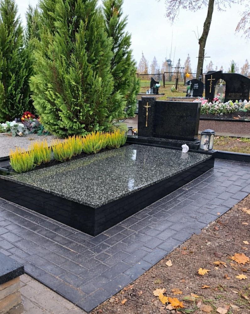 S. Meškelės paminklai