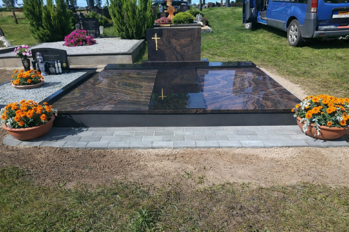 S. Meškelės paminklai