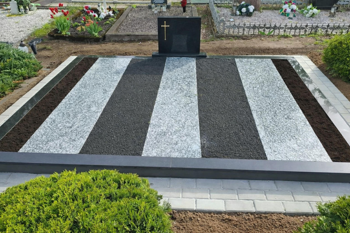 S. Meškelės paminklai