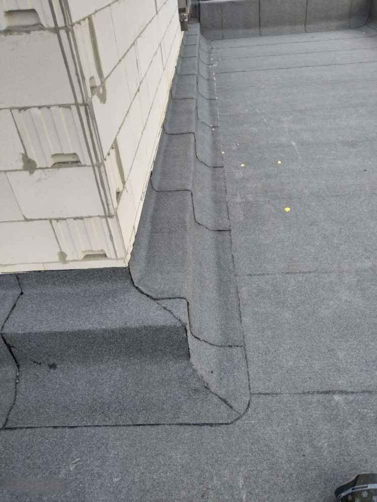 Gintariniai stogai, MB